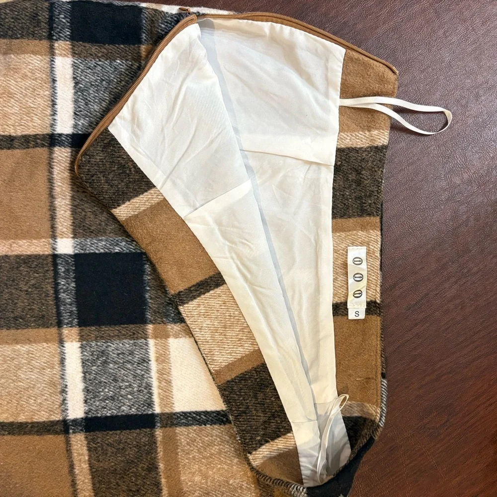 Elegant Plaid Mini Skirt in Tan and Black - Picture 5 of 7